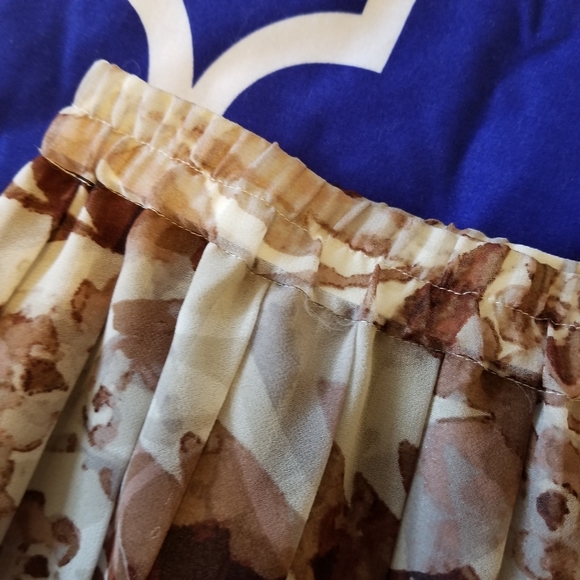 Banana Republic Pleated Floral Skirt - Picture 4 of 4